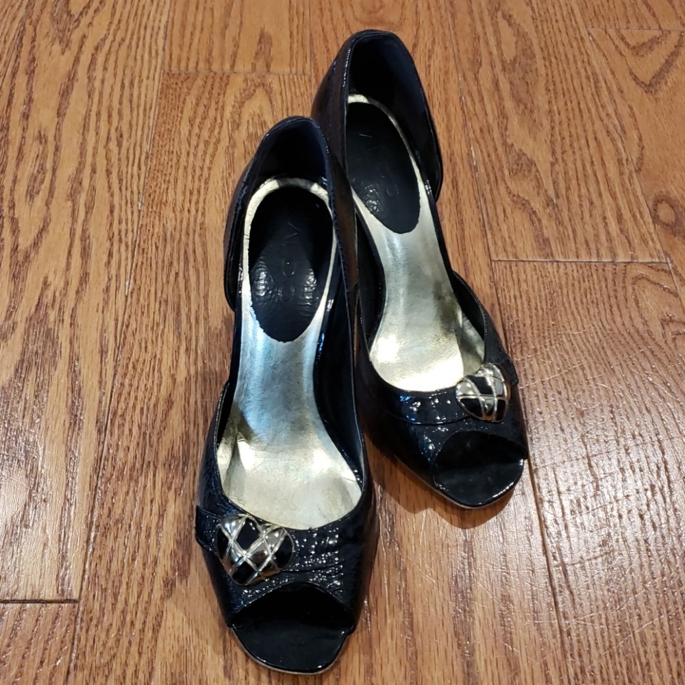 Aldo Heels with Gold Heart size 7 EUR 38